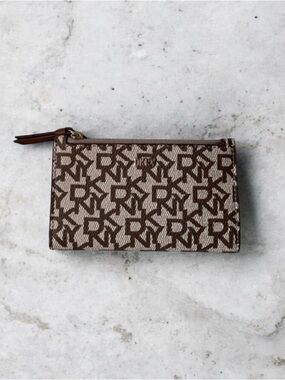 DKNY BRYANT BIFOLD CARD HOLDER WALLET new 5,5”x3